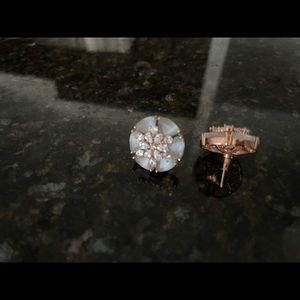 Beautiful 4 New different style Earrings with high quality finishing.